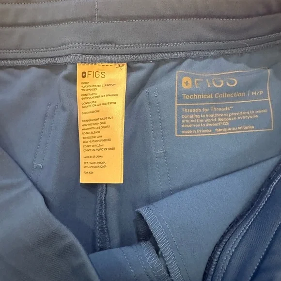 Figs blue caterina top size M, Zamora joggers size M/P bottoms (regular waisted) - Picture 6 of 6